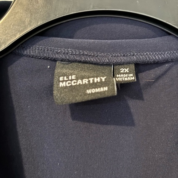 “Elie McCarthy Hi Lo Navy Knit Blouse With Gold Detail Buttons Down Front - Picture 3 of 6